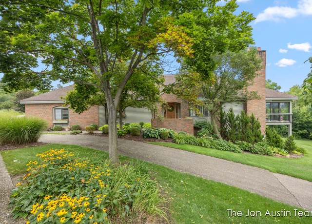 Property at 875 Cascade Hills E Dr SE, Grand Rapids, MI 49546, 2 beds, 2.5 baths