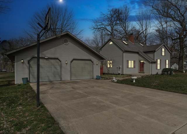Property at 33028 Pokagon Hwy, Niles, MI 49120, 3 beds, 2 baths