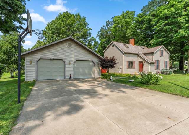 Property at 33028 Pokagon Hwy, Niles, MI 49120, 3 beds, 2 baths