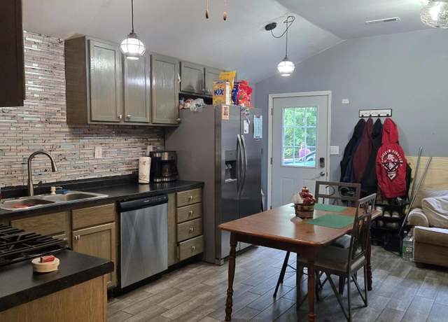 Property at 4874 Edgewood Dr, Harrison, MI 48625, 3 beds, 1 bath