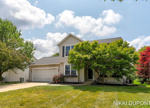 Property at 10280 Winterwood Dr, Zeeland, MI 49464, 4 beds, 3.5 baths