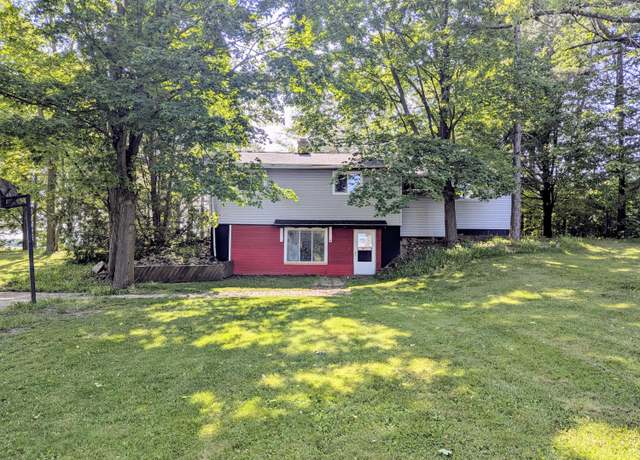 Property at 9300 E Beecher Rd, Pittsford, MI 49271, 4 beds, 2 baths