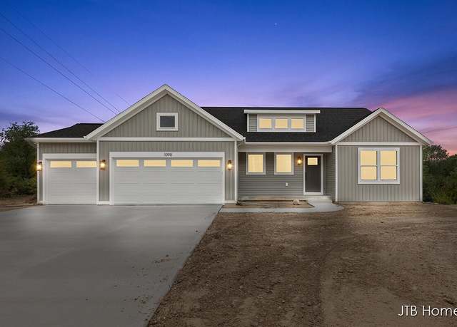 Property at 1098 N Washington St SE, Lowell, MI 49331, 3 beds, 2.5 baths
