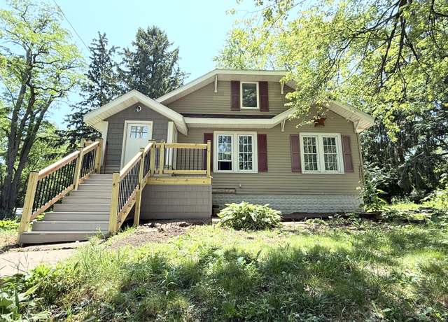 Property at 1083 Washington Ave, Muskegon, MI 49441, 4 beds, 1 bath