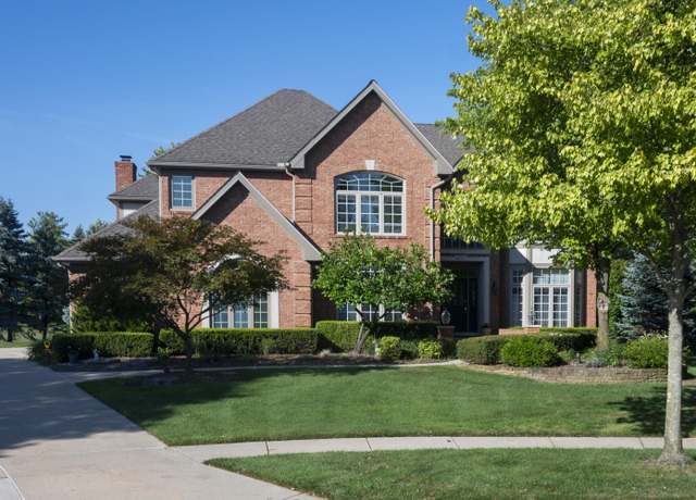 Property at 4712 Rambling Ct, Troy, MI 48098, 5 beds, 3.5 baths