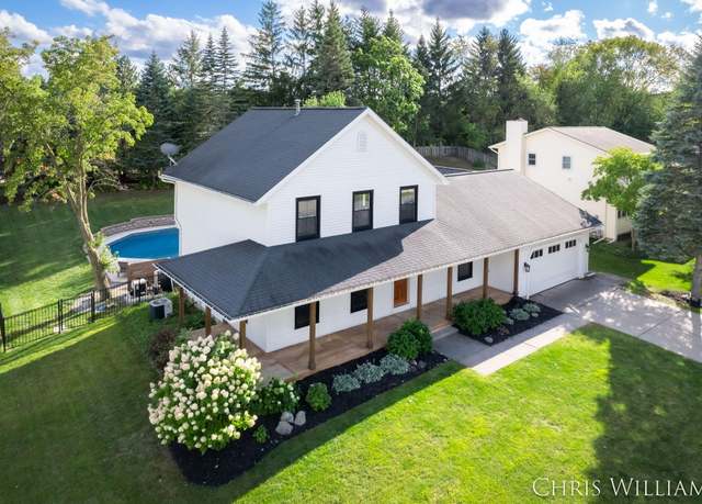 Property at 4694 E Meadows Dr SE, Kentwood, MI 49546, 4 beds, 3.5 baths