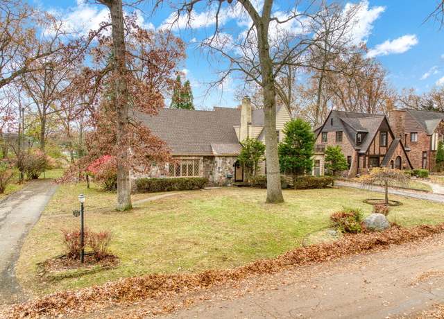 Property at 901 Briarcliff Rd, Jackson, MI 49203, 4 beds, 3.5 baths
