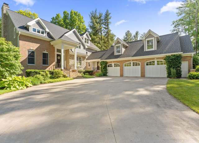 Property at 55755 Davis Ln, Dowagiac, MI 49047, 5 beds, 4.5 baths
