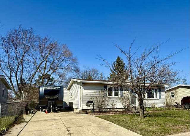Property at 1425 Colfax Ave, Grand Haven, MI 49417, 4 beds, 2 baths