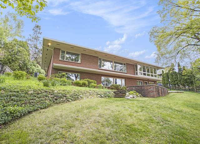 Property at 2025 Chevy Chase Blvd, Kalamazoo, MI 49008, 4 beds, 3.5 baths