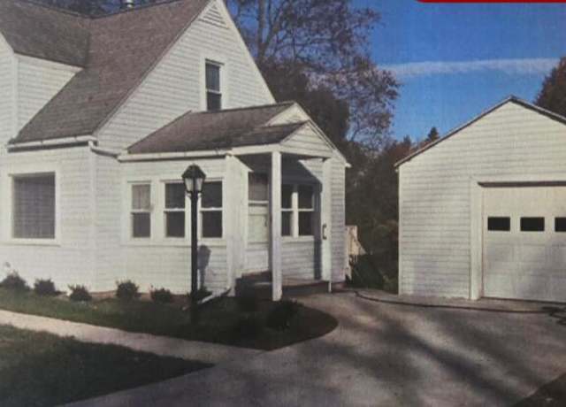 Property at 15 Lakeview Ct, Hillsdale, MI 49242, 3 beds, 2 baths