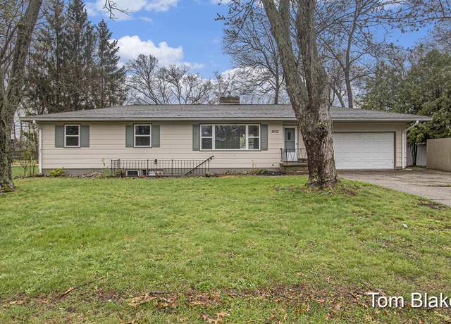 Property at 2737 Patricia Dr, Muskegon, MI 49445, 5 beds, 2 baths