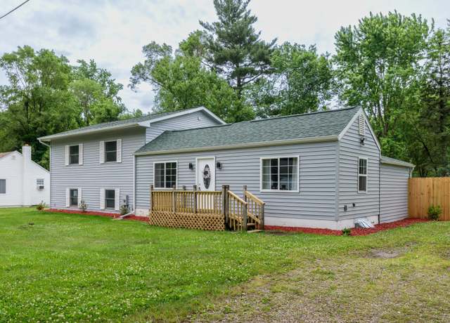 Property at 520 Della St, Portage, MI 49002, 4 beds, 2.5 baths
