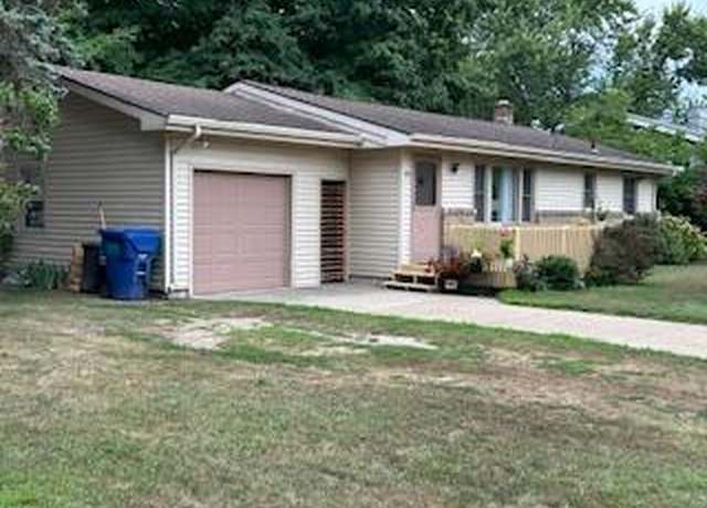 Property at 646 Waverly Dr, Benton Harbor, MI 49022, 3 beds, 1.5 baths