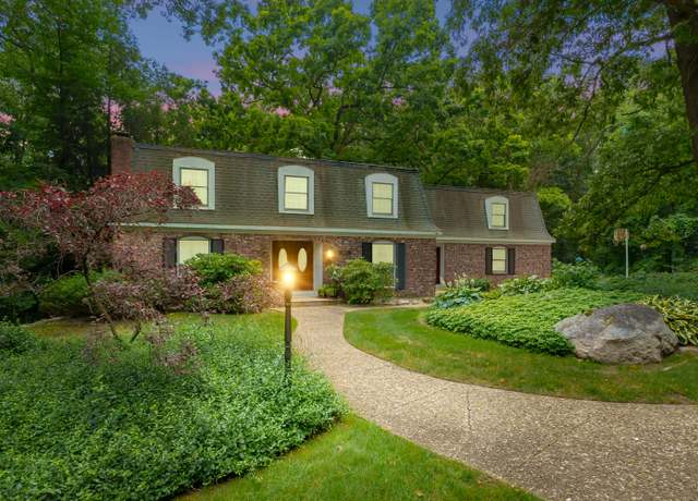 Property at 6209 Litchfield Ln, Kalamazoo, MI 49009, 4 beds, 3.5 baths