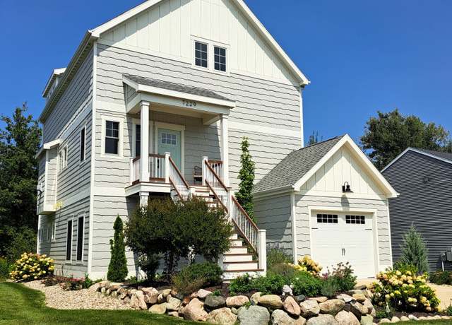 Property at 7229 Lakeview Ave, South Haven, MI 49090, 4 beds, 3 baths