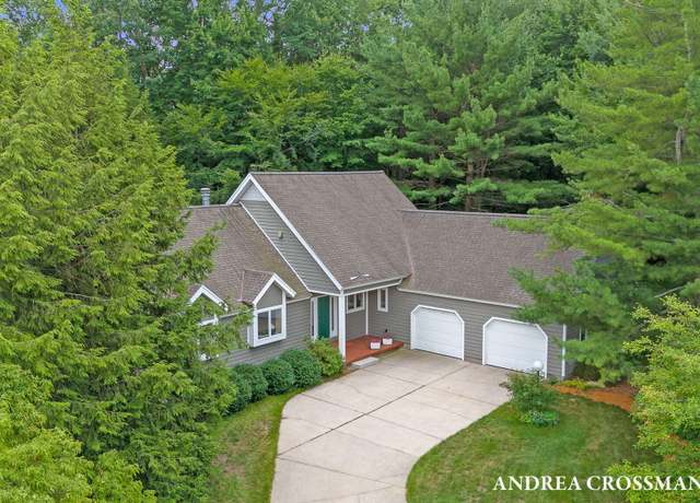 Property at 17220 Quail Creek Dr, Spring Lake, MI 49456, 4 beds, 2.5 baths
