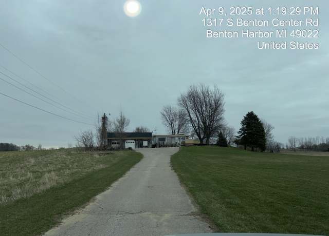 Property at 1317 S Benton Center Rd, Benton Harbor, MI 49022, 3 beds, 2 baths