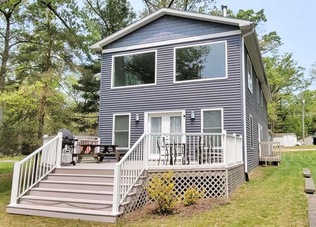 Property at 908 W Oak St, Bitely, MI 49309, 3 beds, 2 baths