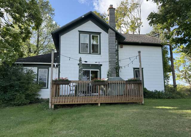 Property at 1113 68th St, South Haven, MI 49090, 4 beds, 2 baths