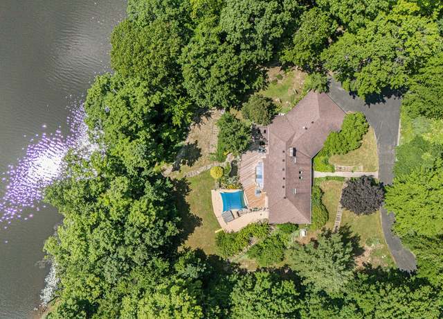 Property at 10011 E Rivershore Dr SE, Alto, MI 49302, 5 beds, 3.5 baths