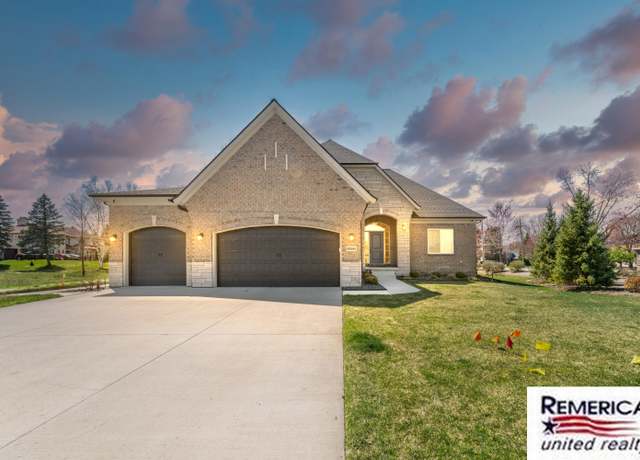Property at 52951 Royal Park Ave, Utica, MI 48315, 4 beds, 3 baths