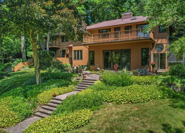 Property at 1055 Cedar Bend Dr, Ann Arbor, MI 48105, 4 beds, 4.5 baths