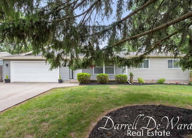 Property at 6662 Adaridge Dr SE, Ada, MI 49301, 5 beds, 2.5 baths