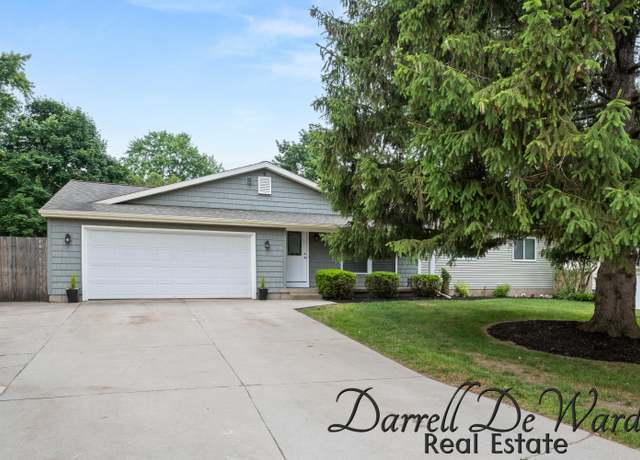 Property at 6662 Adaridge Dr SE, Ada, MI 49301, 5 beds, 2.5 baths