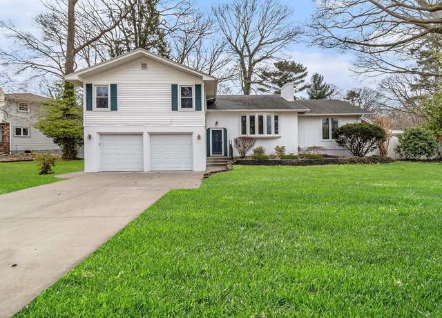 Property at 815 Plymouth Dr, North Muskegon, MI 49445, 3 beds, 2.5 baths