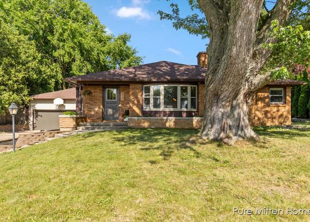 Property at 630 Westview Ave NW, Grand Rapids, MI 49504, 4 beds, 2.5 baths