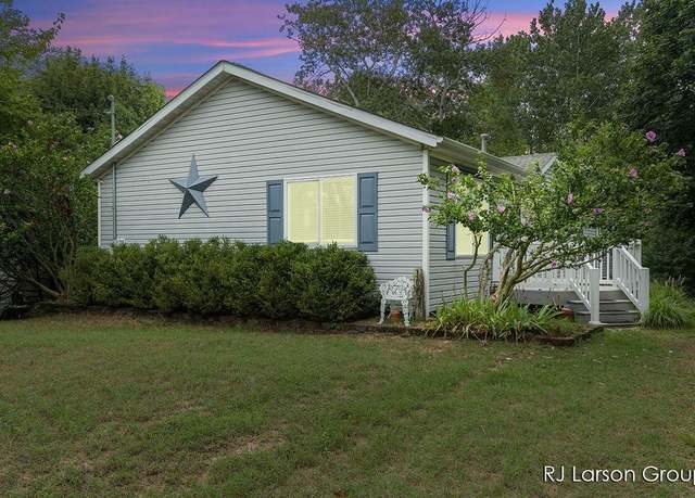 Property at 1007 Orchard Ave, South Haven, MI 49090, 3 beds, 3 baths