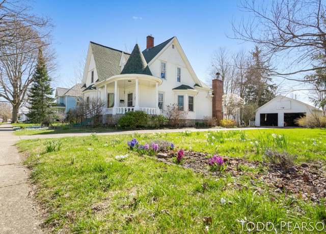 Property at 414 Lincoln Lake Ave SE, Lowell, MI 49331, 4 beds, 2 baths