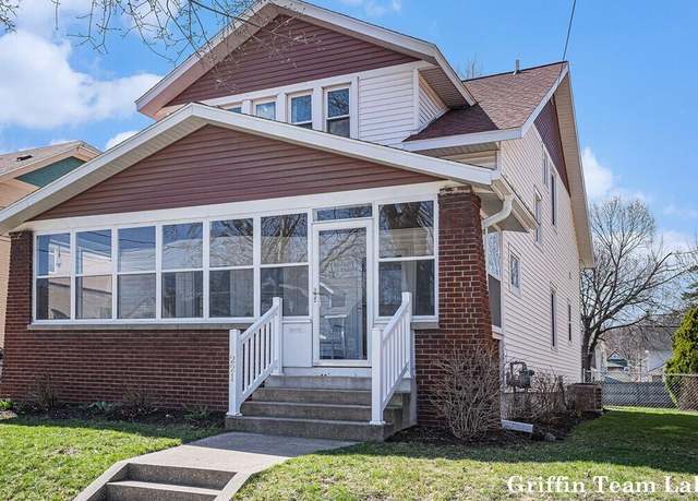 Property at 221 Richards Ave SW, Grand Rapids, MI 49504, 4 beds, 1.5 baths