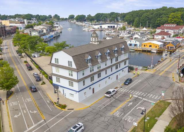 Property at 532 Dyckman Ave Unit B1A, South Haven, MI 49090, 3 beds, 2 baths