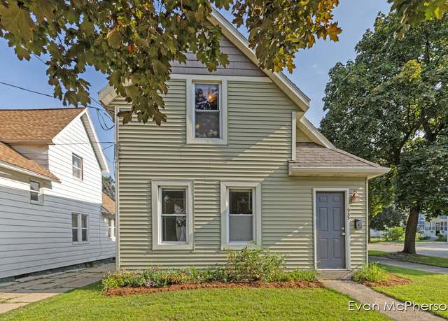 Property at 935 Watson St SW, Grand Rapids, MI 49504, 3 beds, 1 bath