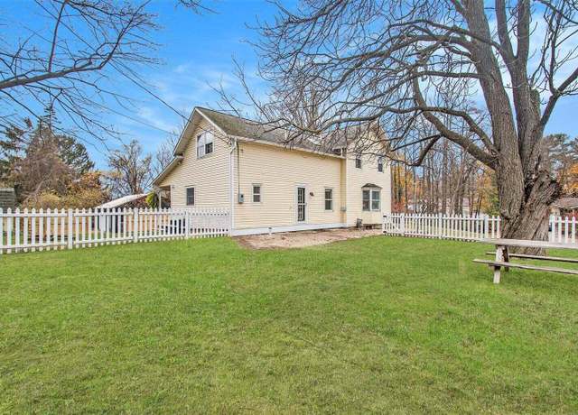 Property at 73733 Superior St, South Haven, MI 49090, 5 beds, 2 baths