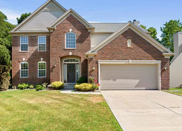 Property at 2570 Black Horse Ct NE, Grand Rapids, MI 49505, 4 beds, 2.5 baths