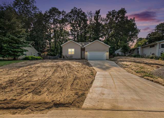 Property at 433 Carpenter Ave NW, Grand Rapids, MI 49504, 3 beds, 3 baths
