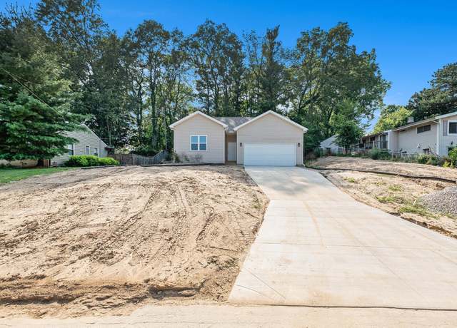 Property at 433 Carpenter Ave NW, Grand Rapids, MI 49504, 3 beds, 3 baths