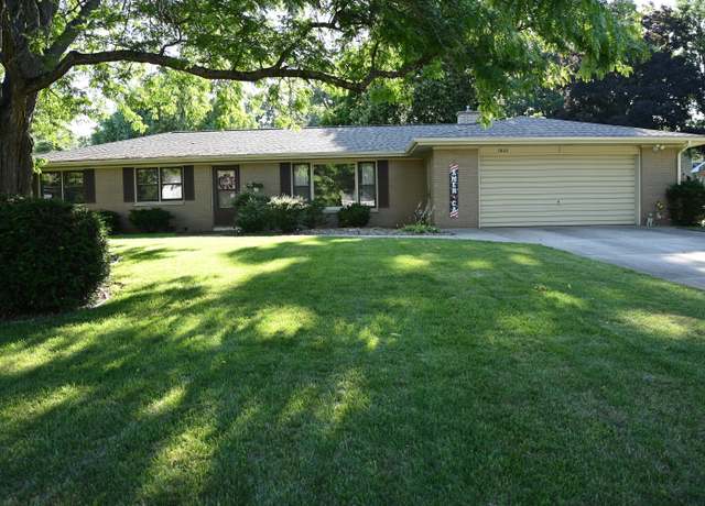 Property at 7622 Woodcrest St, Portage, MI 49024, 3 beds, 1.5 baths