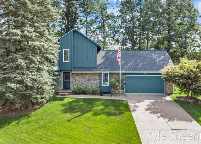 Property at 2222 Knickerbocker St SW, Wyoming, MI 49519, 4 beds, 3 baths