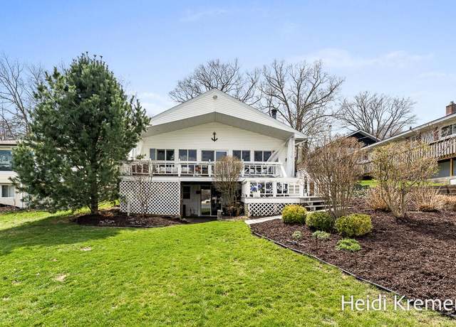 Property at 16933 Royal Ln, Spring Lake, MI 49456, 3 beds, 3 baths