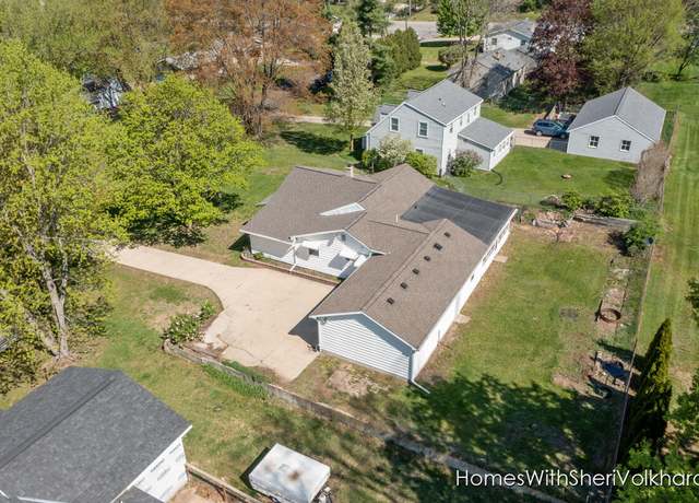 Property at 5150 Wakefield Ave NE, Comstock Park, MI 49321, 3 beds, 1 bath