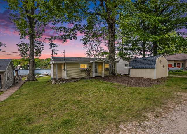 Property at 6026 Keeney Rd, Six Lakes, MI 48886, 2 beds, 1 bath