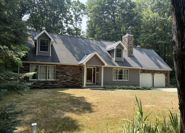 Property at 14704 Lori Ln, Spring Lake, MI 49456, 3 beds, 2.5 baths