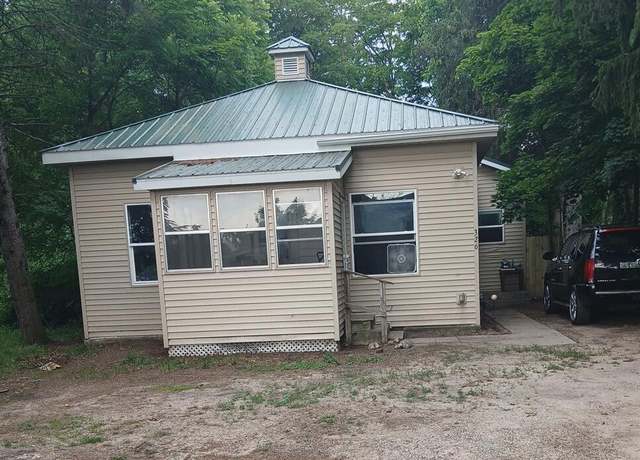 Property at 326 Cedar St, Howard City, MI 49329, 4 beds, 1 bath