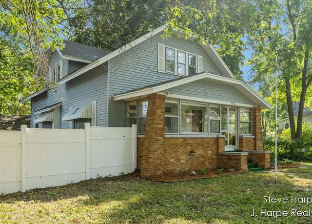 Property at 814 Harding St NW, Grand Rapids, MI 49544, 4 beds, 1.5 baths