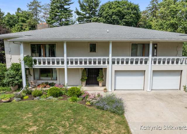 Property at 1217 El Camino Dr NW, Grand Rapids, MI 49504, 4 beds, 4.5 baths
