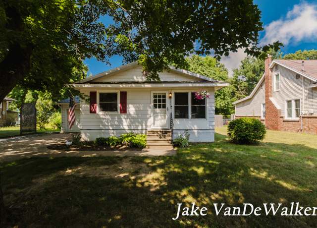 Property at 432 S Main St, Lawton, MI 49065, 3 beds, 1 bath